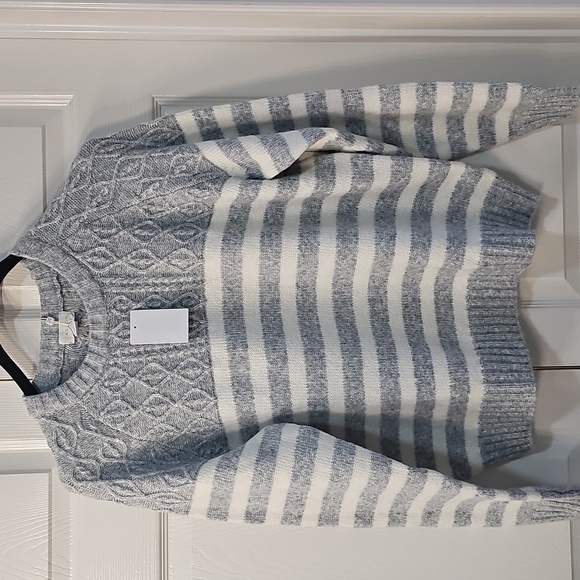 NWT Caslon Stripe Crewneck Lightweight Sweater. Heather Gray/Ivory L - Picture 4 of 11